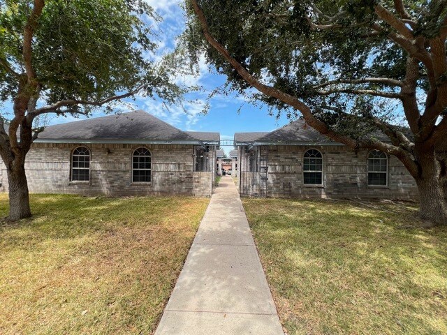 Building Photo - 1907 Bahamas Dr