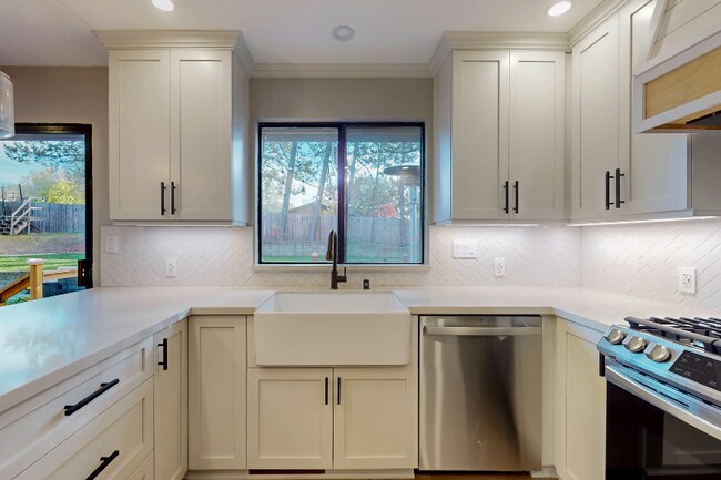 Foto del edificio - 4638 El Dorado Rd