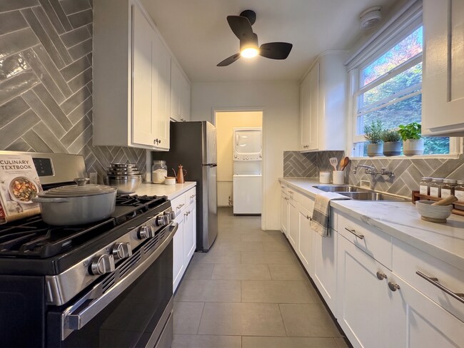 Building Photo - Olympic Duplex