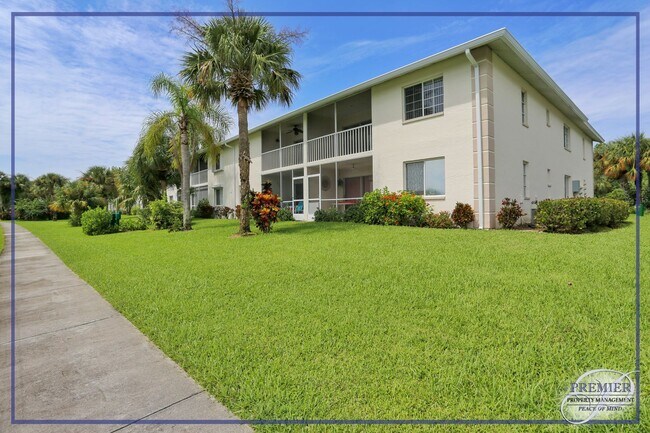 Building Photo - ***SAPPHIRE LAKES*** 3 BEDS/2 BATH*** FURN...