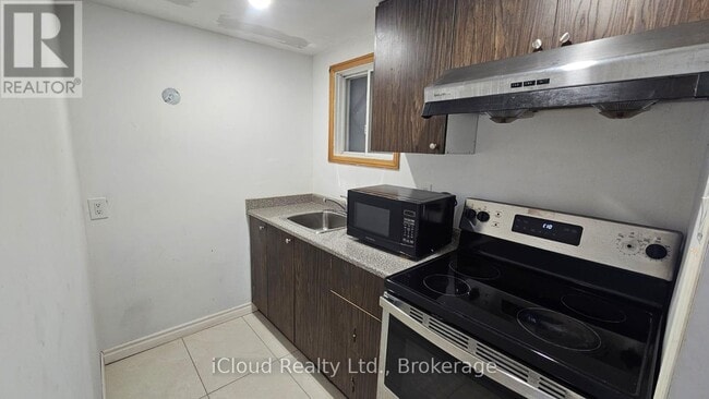 Photo du bâtiment - 110 Wexford Blvd