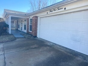 Building Photo - 3912 Manorwood Dr