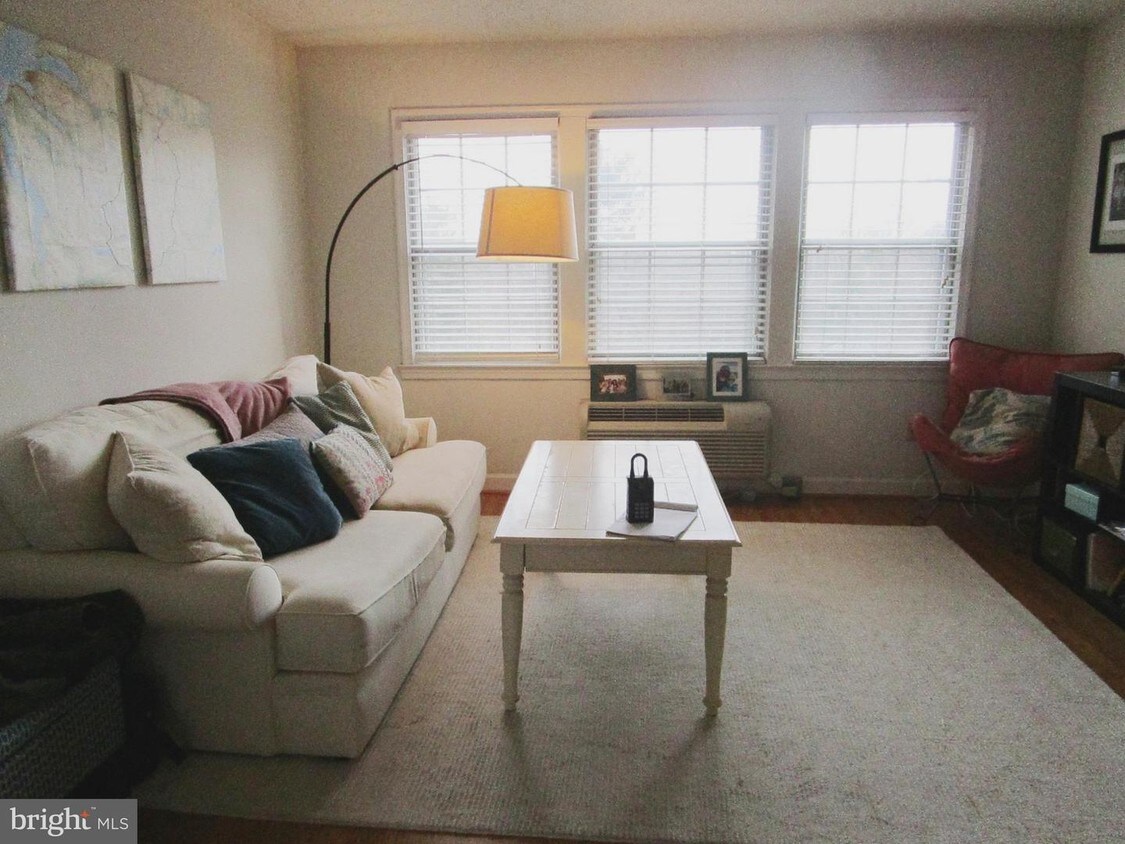 1810 W Abingdon Dr Unit 301, Alexandria, VA 22314 Condo for Rent in