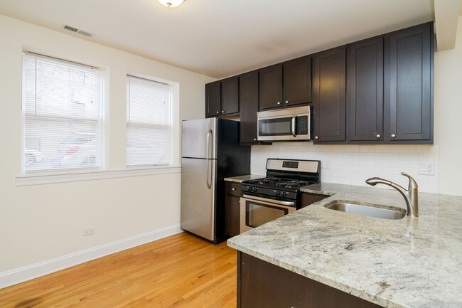 Foto del edificio - 6448 N Seeley Ave