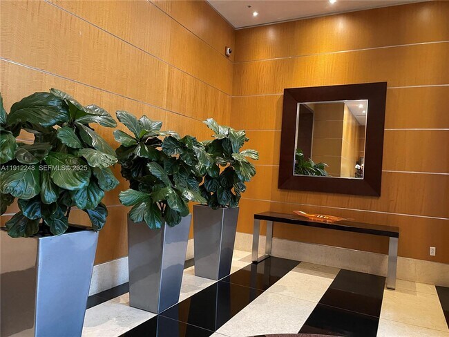 Foto del edificio - 244 Biscayne Blvd