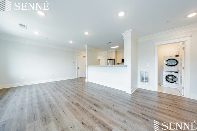 Building Photo - 4 N Meadows Rd