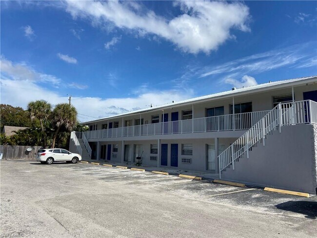 Building Photo - 1947 Ricardo Ave