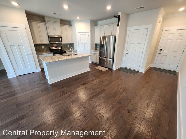 Building Photo - 3 br, 2.5 bath House - 112 Outback Drive