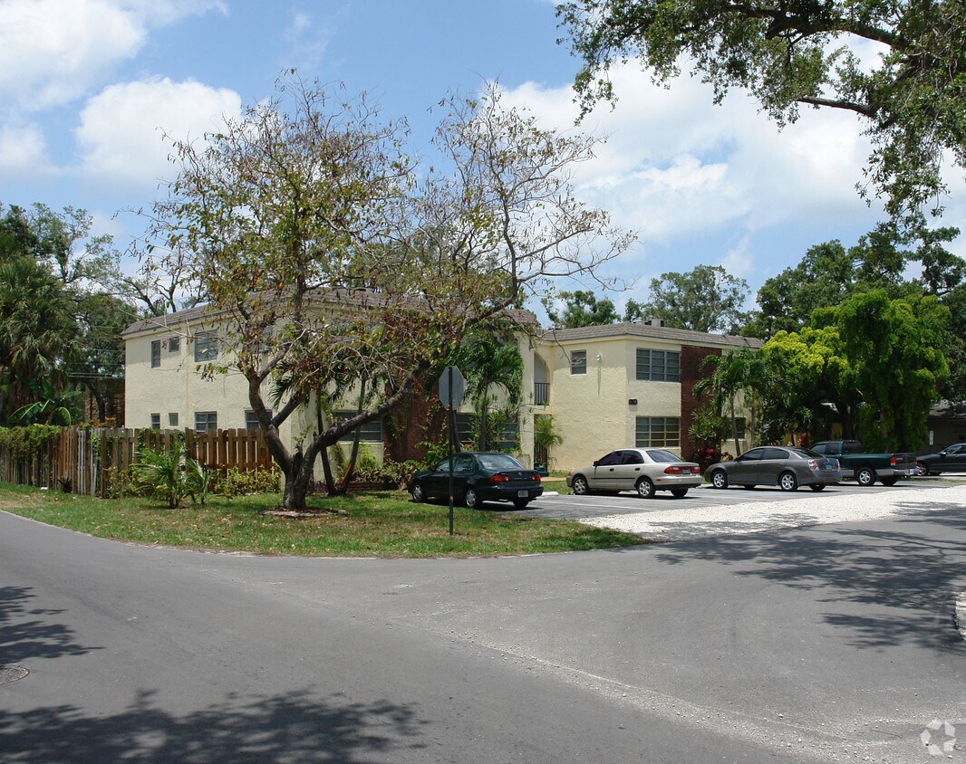 Building Photo - 1477 SW 24th Ct