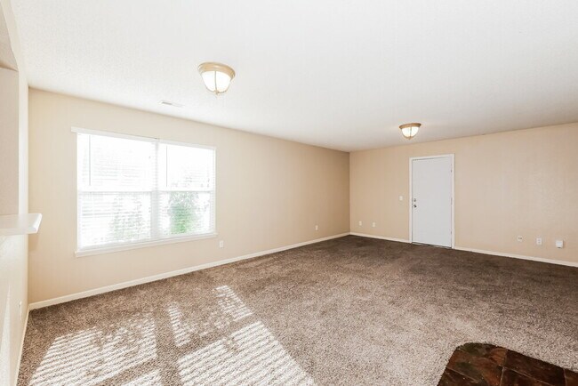Foto del edificio - 720 Treyburn Lakes Way