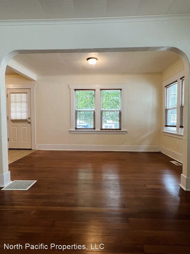 Building Photo - 2 br, 1 bath House - 3836 23rd Ave SW