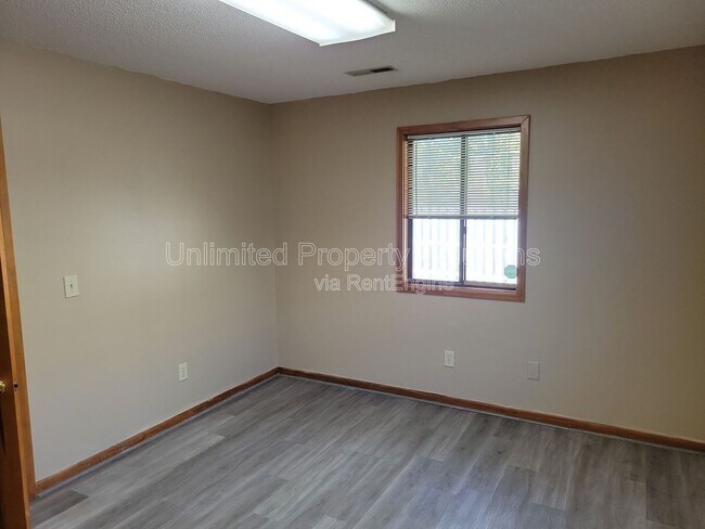 Foto del edificio - 108 N Kerr Ave