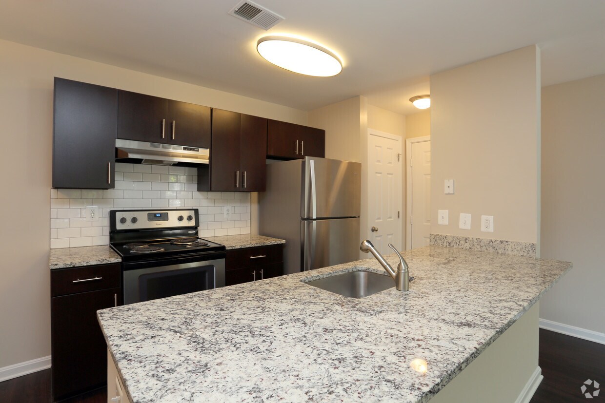 The Knoll at Fair Oaks Apartments 12201 Pender Creek Cir Fairfax, VA