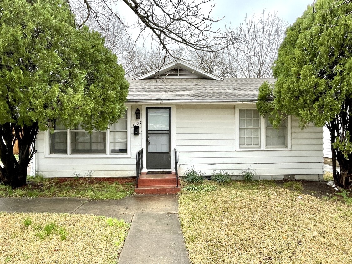 Primary Photo - 1527 1st Ave SW
