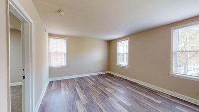 Interior Photo - Presidential Greens