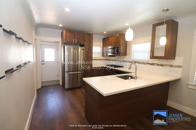 Foto del edificio - 2BR/1BA HOUSE w/ DRIVEWAY + GARAGE, WASHER...