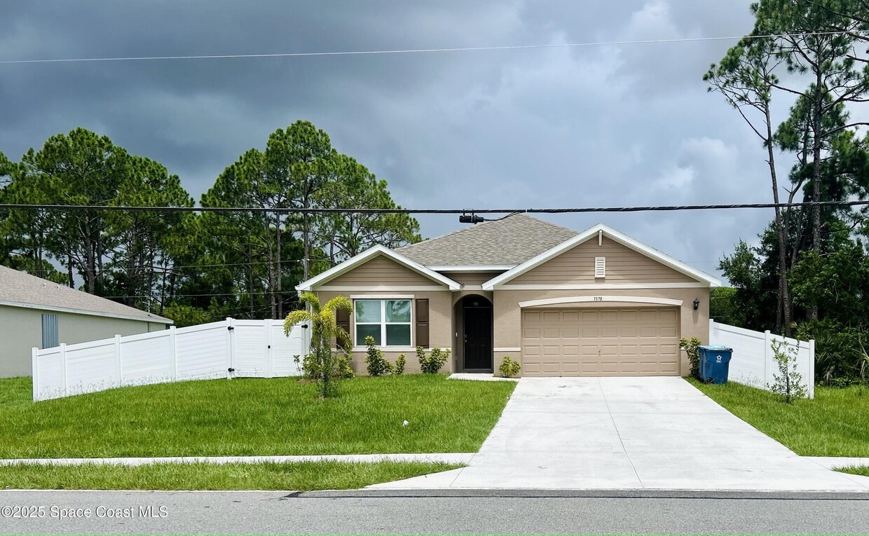 Primary Photo - 1570 San Filippo Dr SE