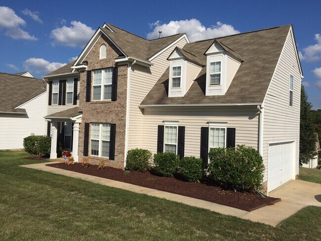 Building Photo - Spacious 4-bedroom home