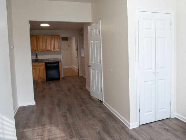 Foto del edificio - 2045 Snyder Ave