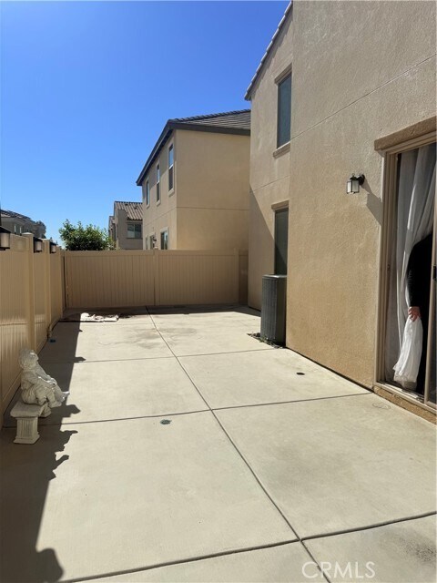 Foto del edificio - 467 W Buttercup Ln
