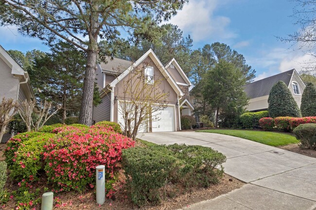 Building Photo - Stunning Heritage Home