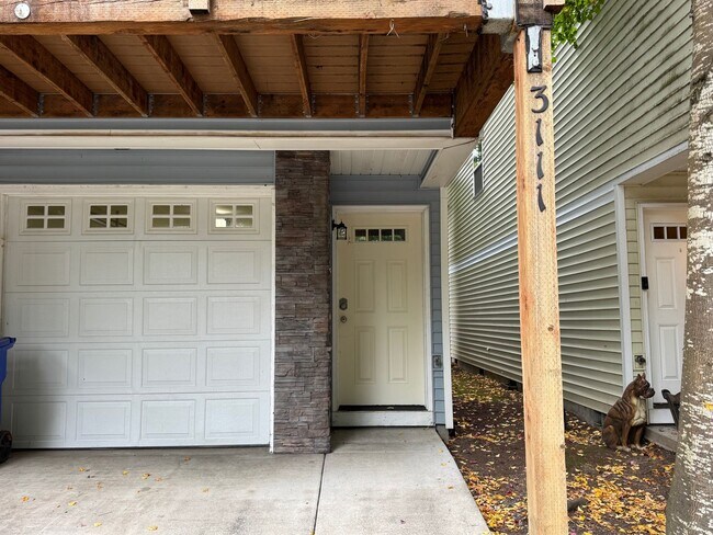 Building Photo - Bright Multi-Level Home with Spacious Kitc...