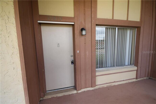 Foto del edificio - 10810 Westbrook Dr