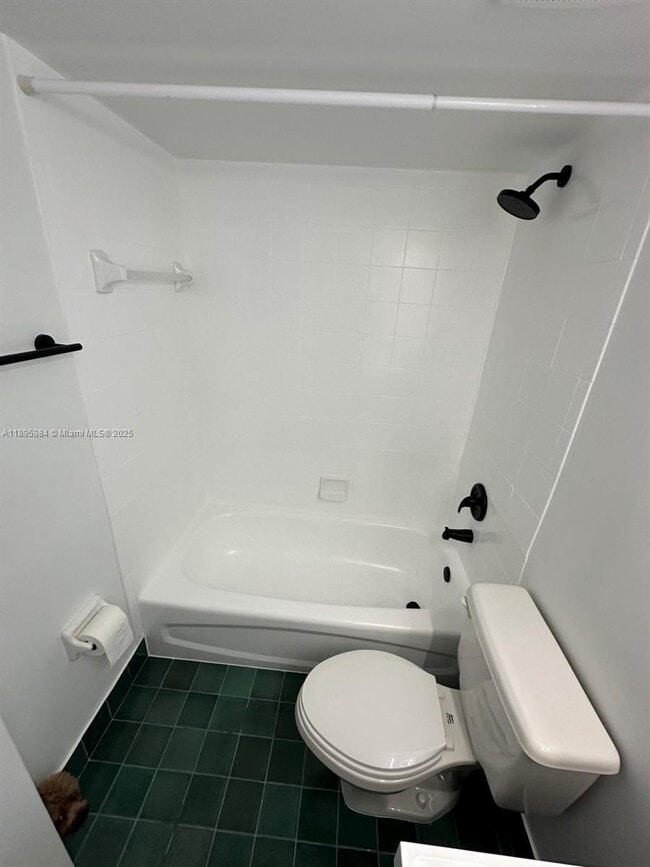 Foto del edificio - 2711 Ocean Club Blvd