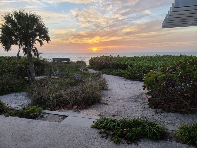 Building Photo - 5 N Casey Key Rd