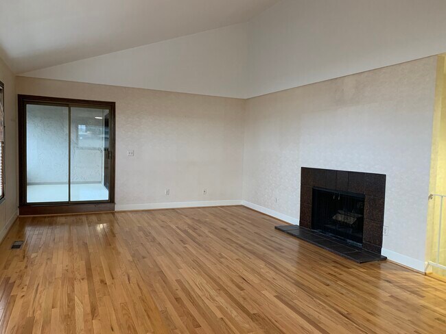Foto del edificio - 6900 SE Riverside Dr