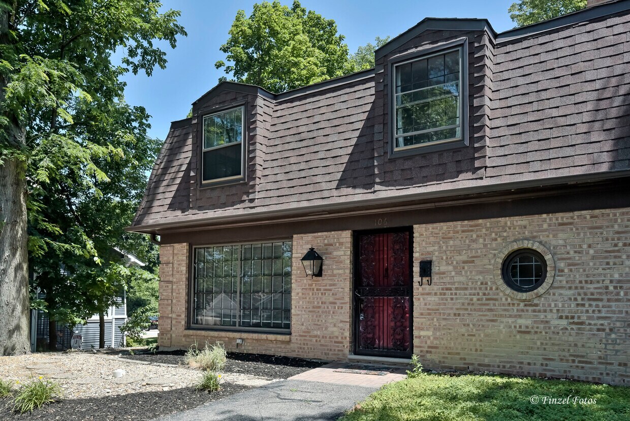 106 W Hillside Ave, Barrington, IL 60010 Townhome Rentals in