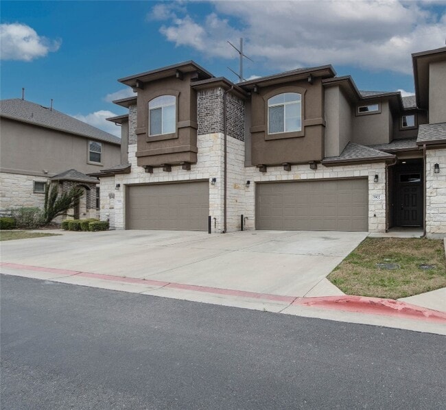 Building Photo - 2880 Donnell Dr