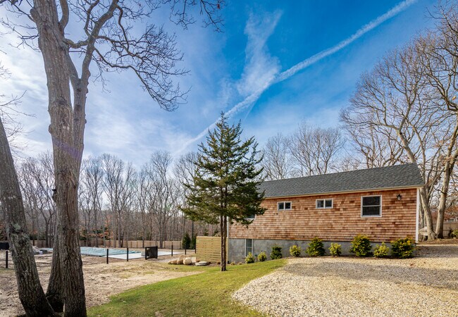 Building Photo - 21 Barry Ln