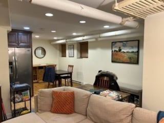 Building Photo - 622 W Briar Pl
