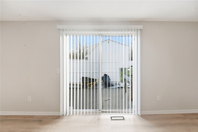 Foto del edificio - 17 Willowick Dr