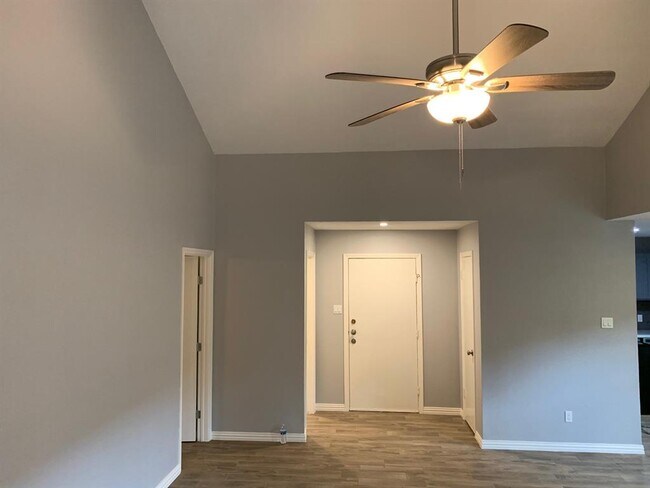 Building Photo - 13130 Townwood Dr