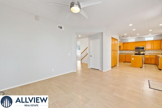 Foto del edificio - Beautifully Updated 4 Bedroom Single Family Home in Peaceful Glen Willow, West Irvine