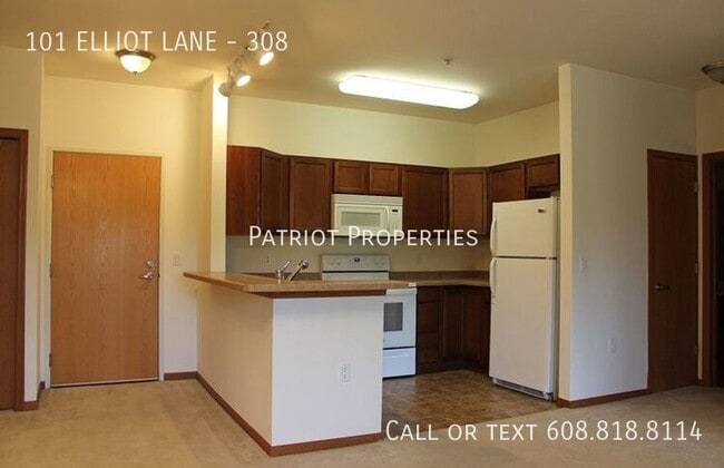 Building Photo - 2 bedroom/ 2.5 bath apartment in Oregon, WI