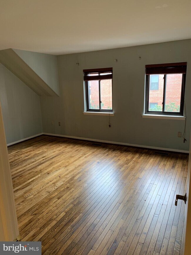 Building Photo - 102 N 21st St
