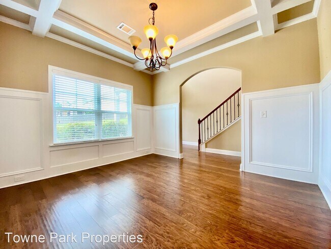 Building Photo - 4 br, 3 bath House - 3806 Berkshire Way