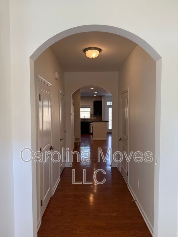 Foto del edificio - 405 Christiane Way