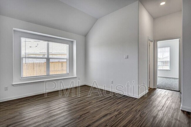 Foto del edificio - 506 Sixpence Ln
