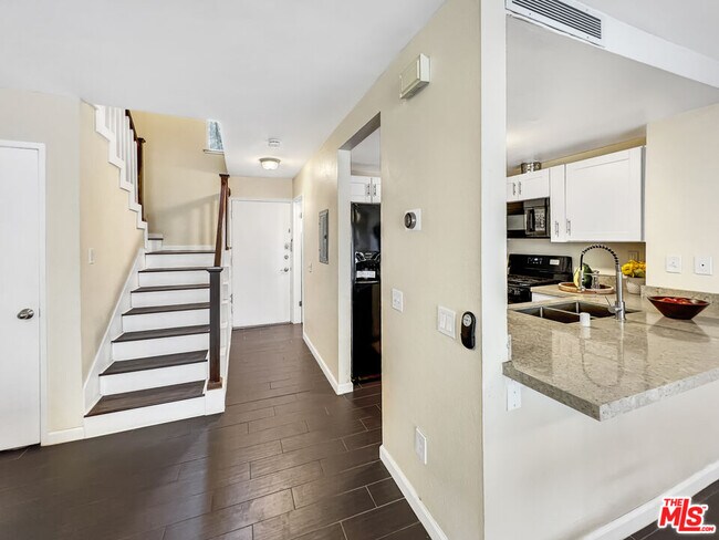 Foto del edificio - 13701 Hubbard St