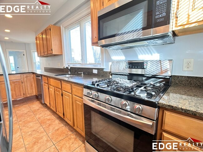 Building Photo - 41 Dracut St