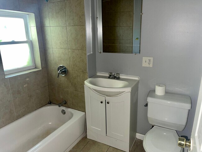 Foto del edificio - 1035 E 75th St