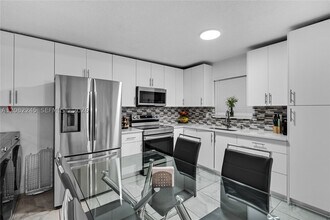 Building Photo - 329 W 68th St