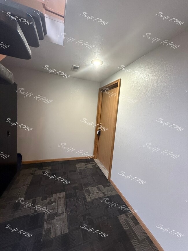 Building Photo - 706 W 25th St