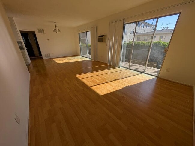 Foto del edificio - 1338 N Gardner St