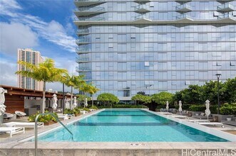Building Photo - 888 Kapiolani Blvd