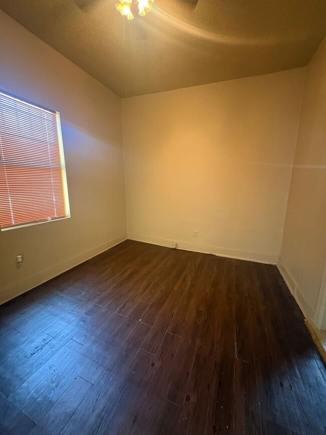 Building Photo - 517 Stoner Ave